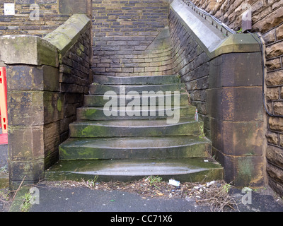 La dégradation du milieu urbain dans la région de Bradford - La zone autour de l'ancien moulin d'usines Banque D'Images