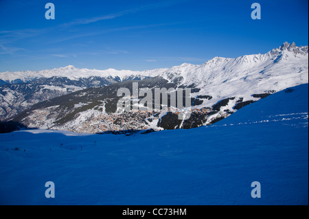 Méribel et Courchevel dans les Trois Vallées (3 vallées) stations de ski dans la vallée de la Tarentaise dans les Alpes françaises. Décembre 2011 Banque D'Images