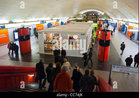 Paris, France, la publicité inhabituelle Furniture Shopping, magasin de meubles Ikea, l'installation, l'affichage à Paris, Métro Station Auber Banque D'Images