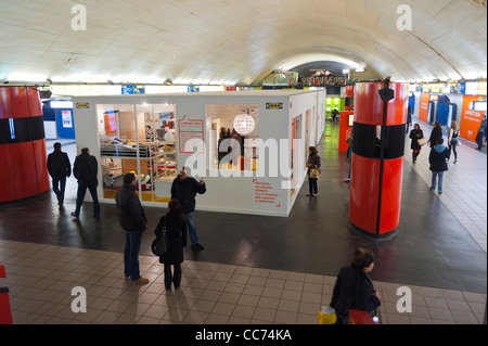 Paris, France, meubles de publicité insolite Shopping, Ikea Furniture Store, installation, à Paris Metro, Auber Station, découvrir insolite Banque D'Images