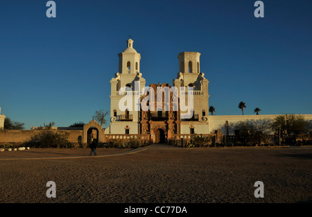 Mission San Xavier del Bac a été fondée par le père Eusebio Kino en 1692 dans ce qui est aujourd'hui Tucson, Arizona, USA. Banque D'Images