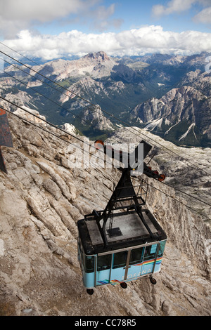 Télécabine sur la montagne Tofana, Cortina d'Ampezzo, Veneto, Italie du Nord Banque D'Images