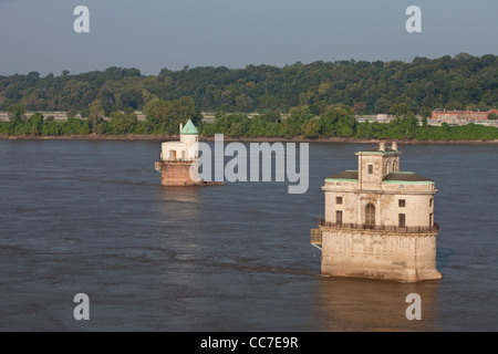 Châteaux d'eau (historique) de la prise d'eau sur le fleuve Mississippi au dessus de St Louis comme vu à partir de l'ancienne chaîne de roches bridge Banque D'Images