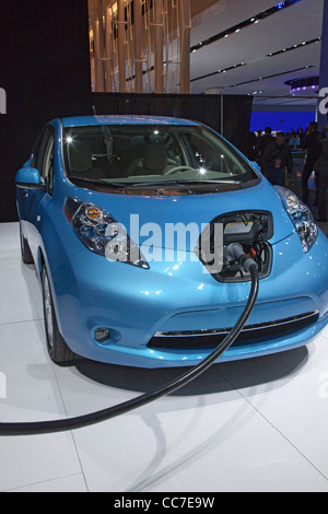 Detroit, Michigan - Le véhicule électrique Nissan Leaf sur l'affichage à la North American International Auto Show. Banque D'Images