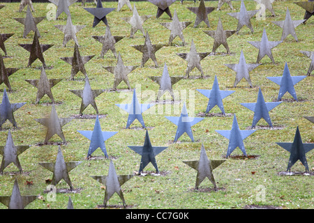 Lignes d'étoiles à Tombstone, cimetière cimetière soviétique. Gdynia, Pologne Banque D'Images