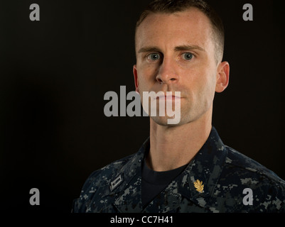 United States Navy Officer de la marine en uniforme de travail Banque D'Images