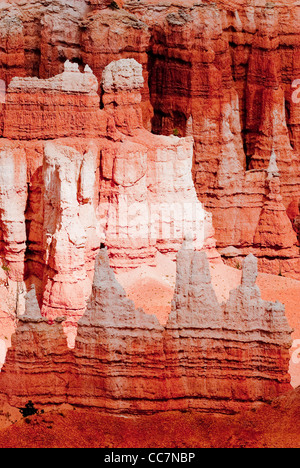 Parc national de Bryce formations de grès Hoodoo en lumière rouge Banque D'Images
