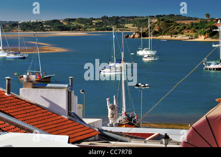 Le Portugal, l'Algarve : Vue de la Ria de Alvor et le port d'Alvor Banque D'Images