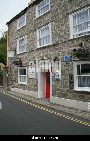 L'ancien bureau de poste à Lyme Regis, encore avec son sol en bois post box machines à sous, maintenant un bed & breakfast hotel, Dorset, England, UK Banque D'Images