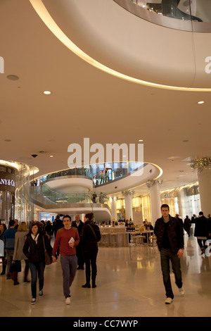 La section shopping de luxe 'Village' à Westfield Mall à Shepherds Bush - Londres Banque D'Images