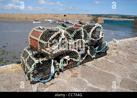 Homard/pièges à crabes du côté du port à St Michaels Mount. Banque D'Images