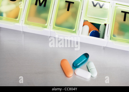 Comprimé contenant et comprimés Banque D'Images