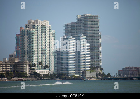 La Plage du Sud et de jetski Skyline, Miami, Floride, USA Banque D'Images