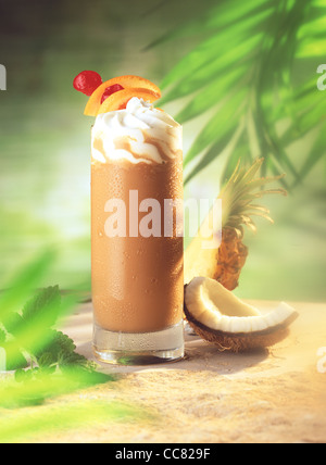 - Ananas - noix de coco nappage avec boisson Banque D'Images