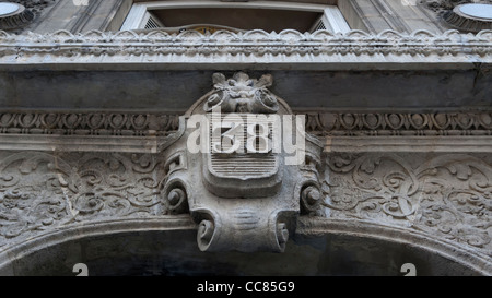 Numéro trente-huit au-dessus d'une porte de Versailles, France Banque D'Images