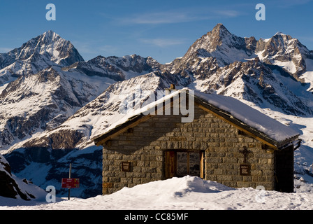 Refuge de montagne en hiver, Zermatt, Suisse. Banque D'Images