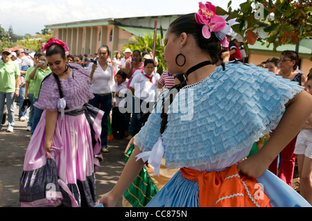 La danse traditionnelle pendant la célébration de l'indépendance jour Costa Rica Banque D'Images