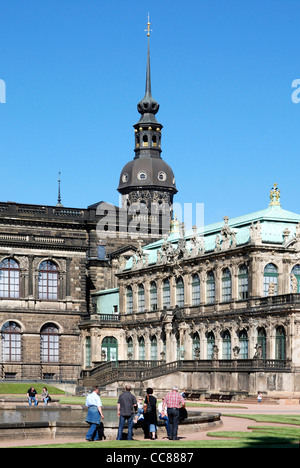 Le Zwinger à Dresde avec vue sur la Hausmannsturm du château. Banque D'Images