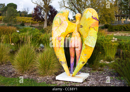 Angel statue en jardin à Beckmen Winery à Los Olivos California Banque D'Images