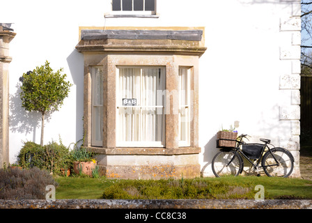 Maison offrant un hébergement de type bed & breakfast dans le village d'Avebury Wiltshire, UK Banque D'Images