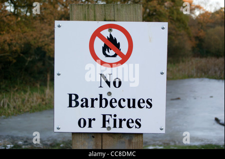 'Pas de feux ou barbecues' ouvrir la forêt d'Epping, Essex, Angleterre Banque D'Images