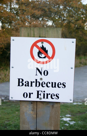 'Pas de feux ou barbecues' ouvrir la forêt d'Epping, Essex, Angleterre Banque D'Images