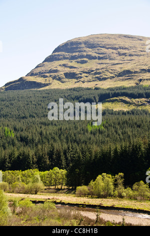 Ben Lui est une montagne dans les hautes terres du sud de l'Écosse, à la tête de Glen Fyne.La gamme Ben lui sont en Réserve Naturelle Banque D'Images