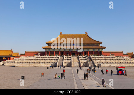 La salle de l'harmonie suprême dans la Cité Interdite, Beijing, à partir de la porte de l'harmonie suprême.