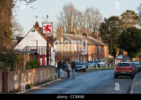 Le village de crassier. HS2 va sortir du tunnel près d'ici. Banque D'Images