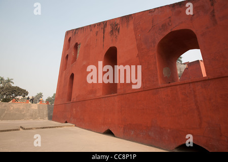 Le Jantar Mantar observatoire scientifique, construit à partir de 1724 par le Maharaja Jai Singh II, près de Connaught Place, à New Delhi, en Inde. Banque D'Images