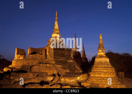 Wat Phra Si Sanphet la nuit, Ayutthaya , Thaïlande Banque D'Images