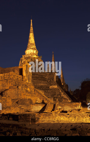 Wat Phra Si Sanphet la nuit, Ayutthaya , Thaïlande Banque D'Images