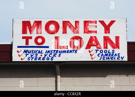 L'argent pour signer un prêt fixé sur pawn shop Banque D'Images
