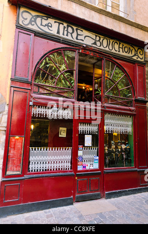 Restaurant Le Tire Bouchon, dans la vieille ville de Vieux Lyon, France (Site du patrimoine mondial de l'UNESCO) Banque D'Images