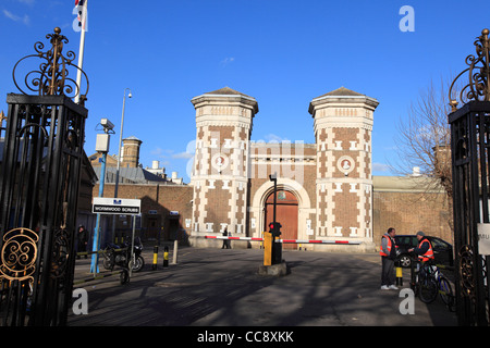 United Kingdom West London du cane road gommages absinthe hmp Banque D'Images