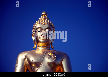 Un Bouddha en or à Sop Ruak, le Triangle d'or Banque D'Images