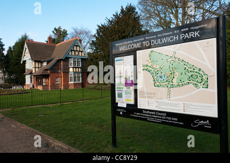 Un signe et un plan à l'ancien collège 76200 entrée Park dans le sud de Londres. Banque D'Images