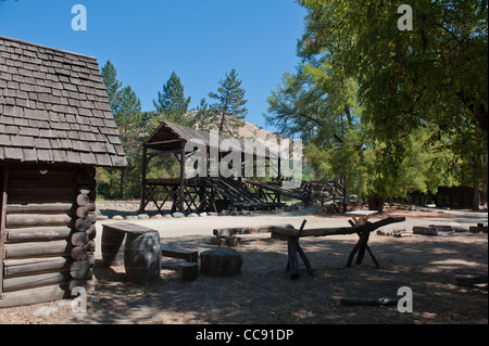 Réplique de Sutters Moulin, site de la première découverte d'or en Californie, dans le pays de l'or de Californie Coloma Banque D'Images