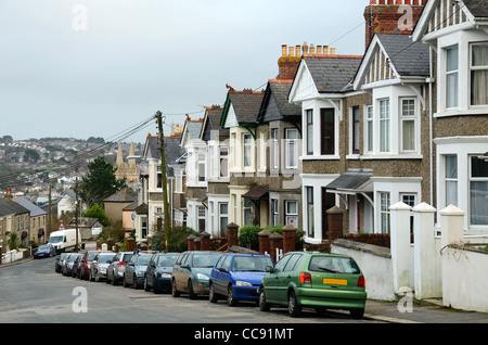 Une rangée de maisons mitoyennes à Truro, Cornwall, UK Banque D'Images