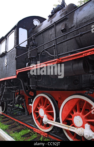 Volant de la vieille locomotive sur stop Banque D'Images