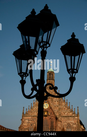 Allemagne, Nuremberg. place du marché, l'église notre dame (Frauenkirche) Façade aka, vers 1349. célèbre horloge, mannleinlaufen. Banque D'Images