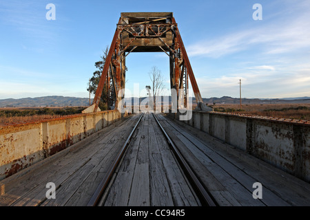 Le pont-levis Wingo traverse près de Sonoma Creek la ville fantôme de Wingo en Californie du Nord, au nord de San Francisco. Banque D'Images