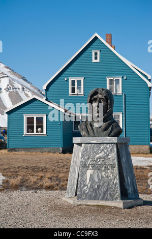 Roald Amundsen mémorial sur Svalbard en Norvège Banque D'Images