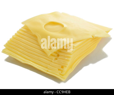 Tranches de fromage suisse sur fond blanc Banque D'Images