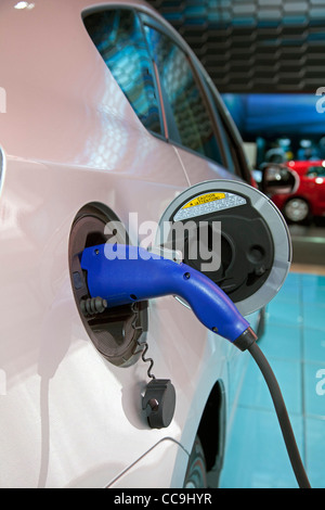 Detroit, Michigan - Le 2012 Toyota Prius Plug-in Hybrid présentée au North American International Auto Show. Banque D'Images