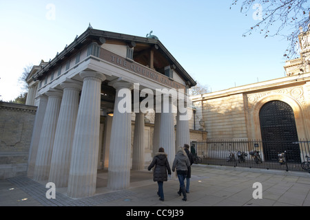 La queens gallery entrée Buckingham palace London England uk united kingdom Banque D'Images