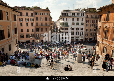 Des foules de touristes à la place d'espagne à rome Banque D'Images