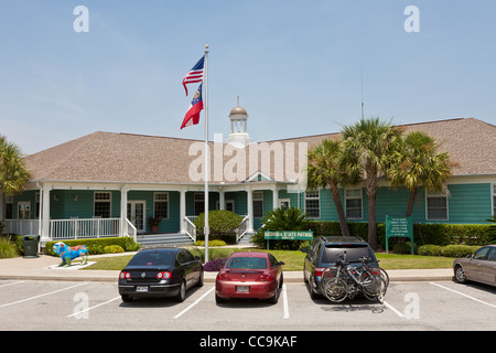 Jekyll Island Visitor Center et Georgia State Patrol Post 35 à entrée à Jekyll Island, Géorgie. Banque D'Images