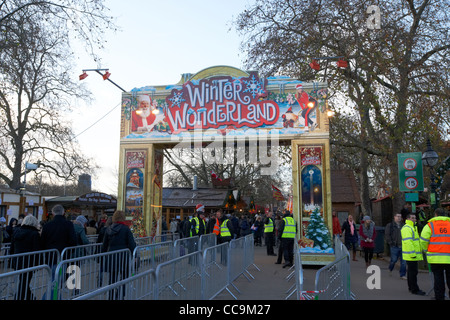 Entrée de Hyde Park Winter Wonderland London England uk united kingdom Banque D'Images