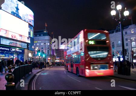 Picadilly Circus by night - Londres (UK) Banque D'Images